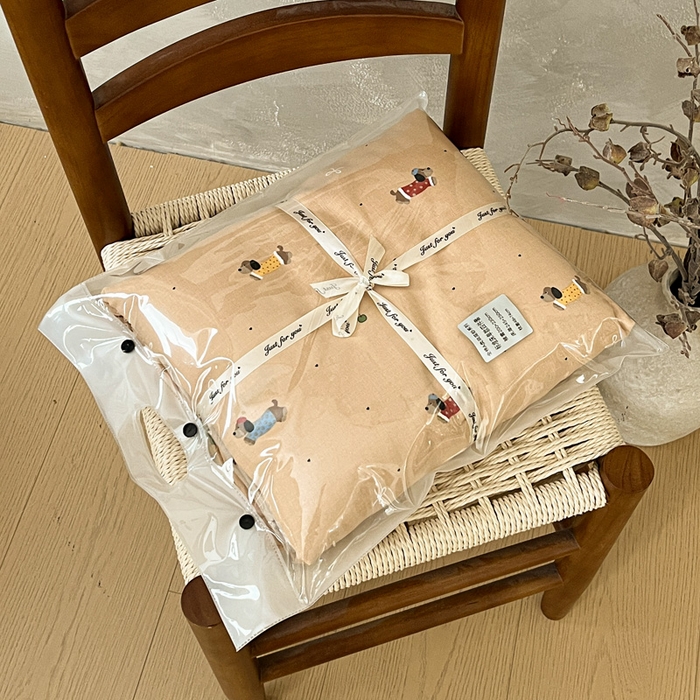 91家纺网 家纺一手货源 找家纺 亿梵家居 2025新款A类母婴级有氧全棉纯棉双层纱纯棉印花四件套-叠拍图腊肠狗-咖