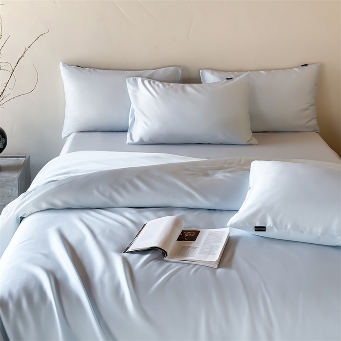 91家纺网 家纺一手货源 找家纺 绒棉世家 2026新款天丝面料纯色100%莱赛尔天丝面料四件套 水波蓝+浅灰