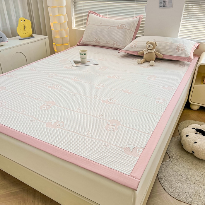 91家纺网 家纺一手货源 找家纺 凯罗 2026新款可水洗凉豆豆夏季席子凉席三件套 敦敦熊--浅粉