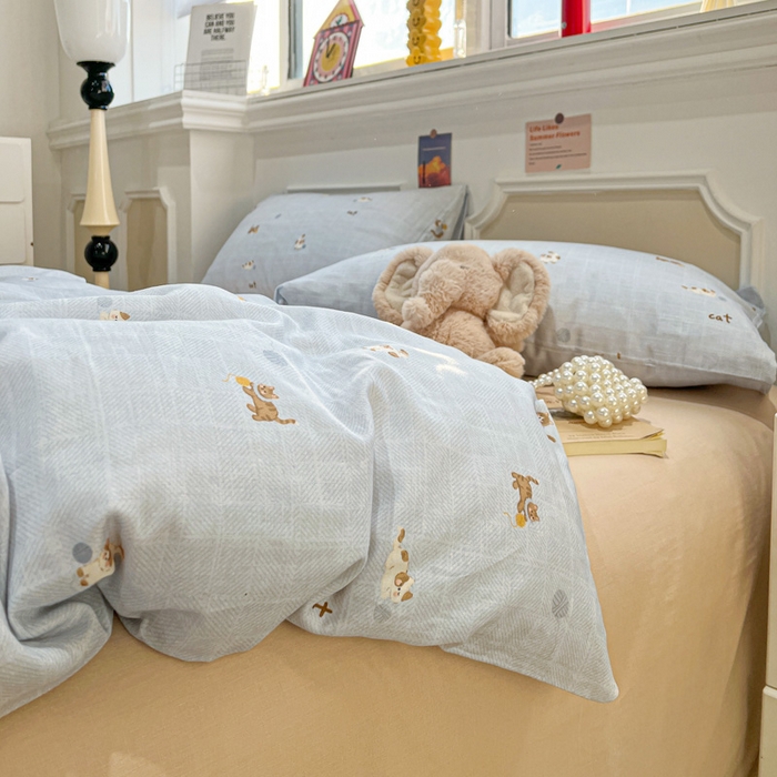 91家纺网 家纺一手货源 找家纺 亿梵家居 2025新款A类母婴级有氧全棉纯棉双层纱纯棉印花四件套-叠拍图猫咪绣球