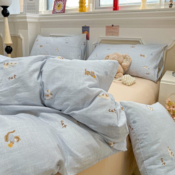 91家纺网 家纺一手货源 找家纺 亿梵家居 2025新款A类母婴级有氧全棉纯棉双层纱纯棉印花四件套-叠拍图猫咪绣球