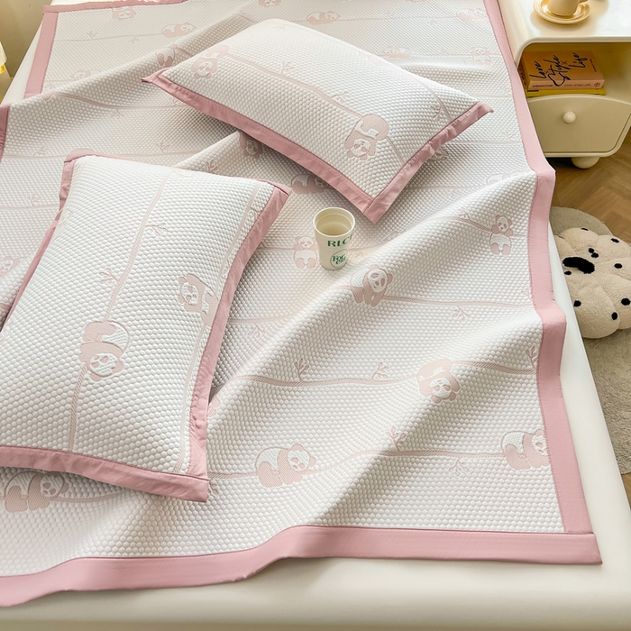 91家纺网 家纺一手货源 找家纺 凯罗 2026新款可水洗凉豆豆夏季席子凉席三件套 敦敦熊--浅粉