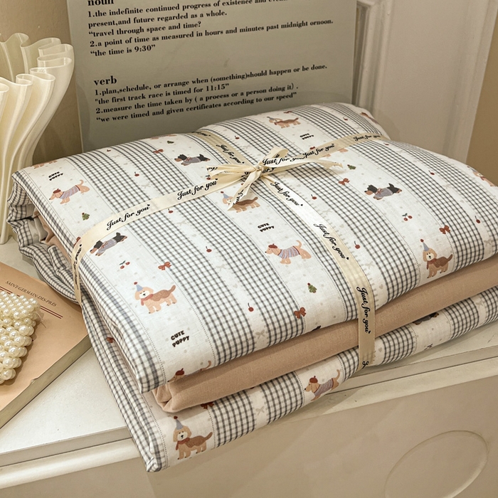 亿梵家居 2025新款A类母婴级有氧全棉纯棉双层纱纯棉印花四件套-叠拍图浅条小狗