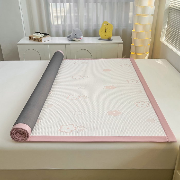 91家纺网 家纺一手货源 找家纺 凯罗 2026新款可水洗凉豆豆夏季席子凉席三件套 花儿朵朵--浅粉