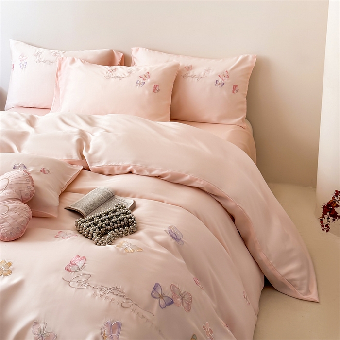 91家纺网 家纺一手货源 找家纺 绒棉世家 2026新款100%莱赛尔天丝面料刺绣四件套-蝶引系列 蝶引-粉