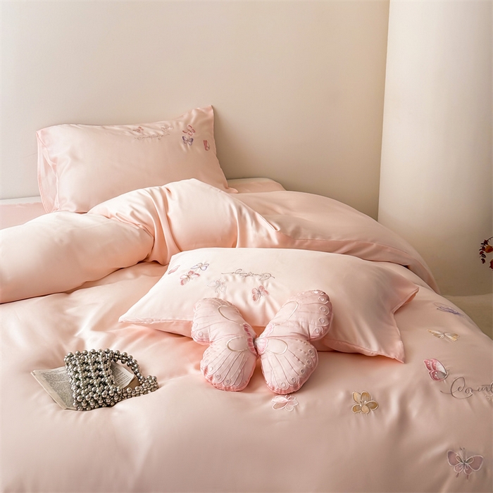91家纺网 家纺一手货源 找家纺 绒棉世家 2026新款100%莱赛尔天丝面料刺绣四件套-蝶引系列 蝶引-粉