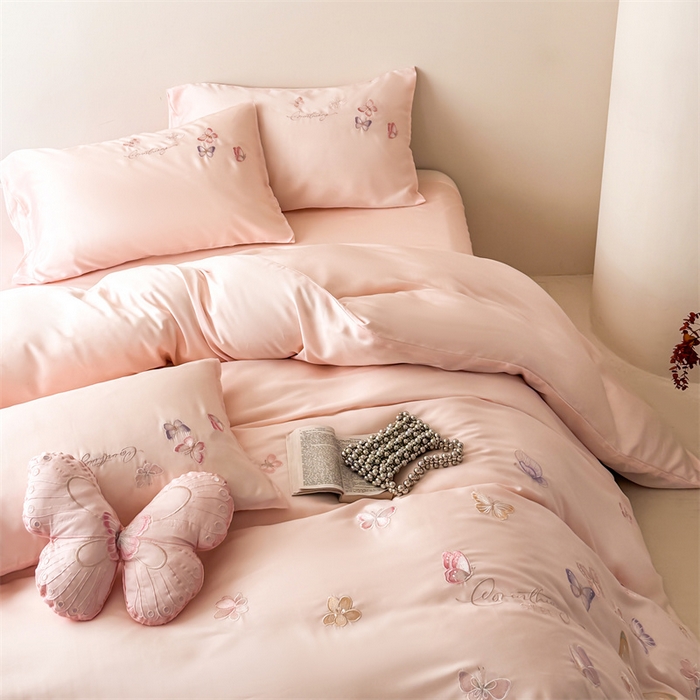 91家纺网 家纺一手货源 找家纺 绒棉世家 2026新款100%莱赛尔天丝面料刺绣四件套-蝶引系列 蝶引-粉