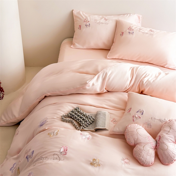 91家纺网 家纺一手货源 找家纺 绒棉世家 2026新款100%莱赛尔天丝面料刺绣四件套-蝶引系列 蝶引-粉