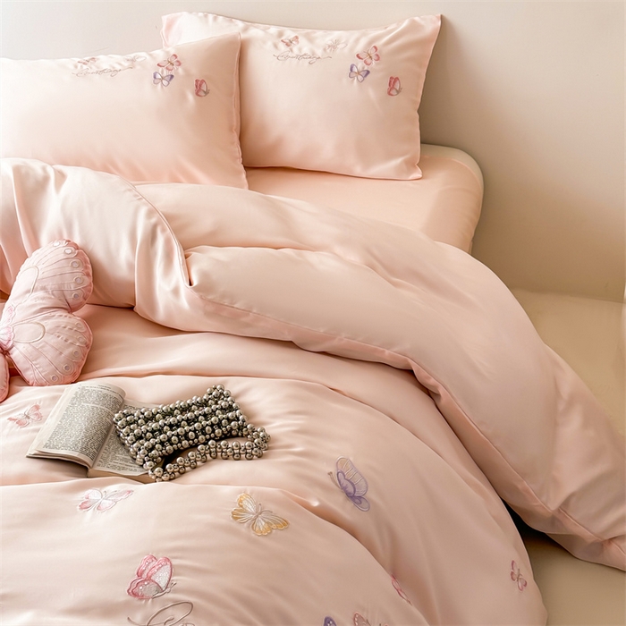 91家纺网 家纺一手货源 找家纺 绒棉世家 2026新款100%莱赛尔天丝面料刺绣四件套-蝶引系列 蝶引-粉