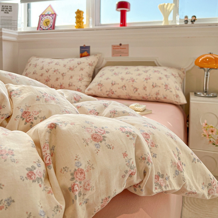 91家纺网 家纺一手货源 找家纺 亿梵家居 2025新款A类母婴级有氧全棉纯棉双层纱纯棉印花四件套-叠拍图山花漫-米