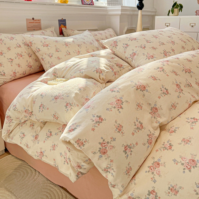 91家纺网 家纺一手货源 找家纺 亿梵家居 2025新款A类母婴级有氧全棉纯棉双层纱纯棉印花四件套-叠拍图山花漫-米