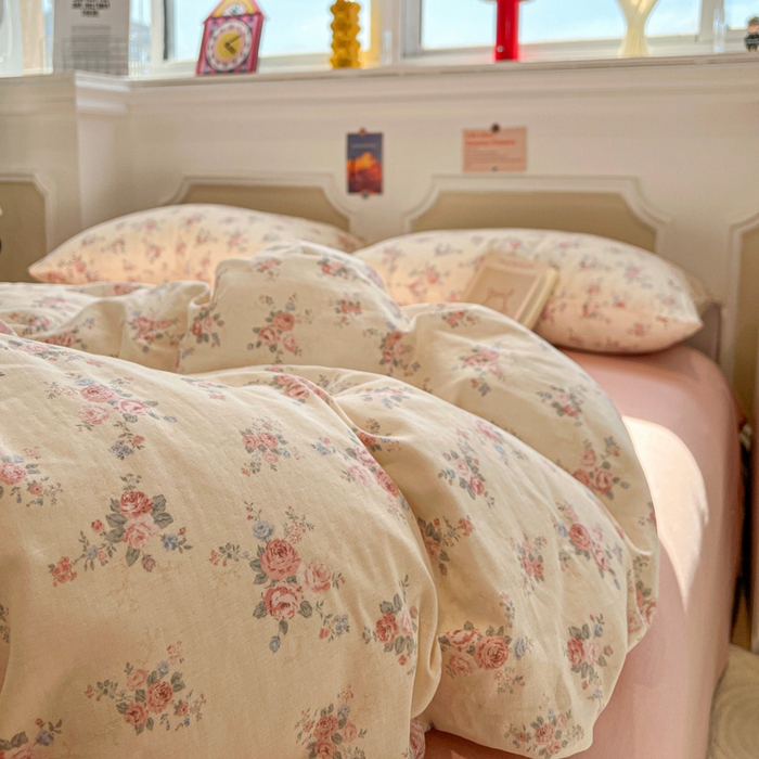 91家纺网 家纺一手货源 找家纺 亿梵家居 2025新款A类母婴级有氧全棉纯棉双层纱纯棉印花四件套-叠拍图山花漫-米