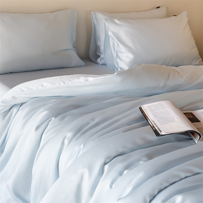 91家纺网 家纺一手货源 找家纺 优贝家纺 2026新款天丝面料纯色100%莱赛尔天丝面料四件套 水波蓝+浅灰