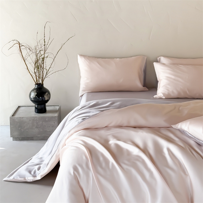 91家纺网 家纺一手货源 找家纺 优贝家纺 2026新款天丝面料纯色100%莱赛尔天丝面料四件套 粉玉+浅灰