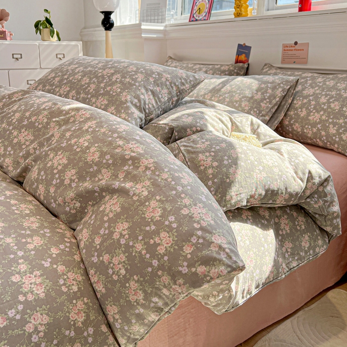 91家纺网 家纺一手货源 找家纺 亿梵家居 2025新款A类母婴级有氧全棉纯棉双层纱纯棉印花四件套-叠拍图苏漫花园