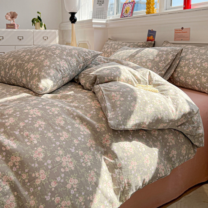 91家纺网 家纺一手货源 找家纺 亿梵家居 2025新款A类母婴级有氧全棉纯棉双层纱纯棉印花四件套-叠拍图苏漫花园