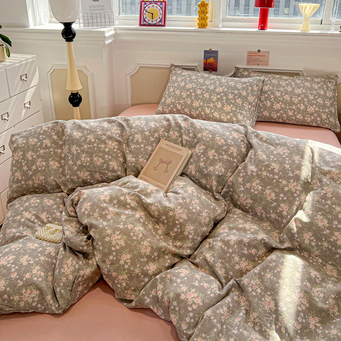 91家纺网 家纺一手货源 找家纺 亿梵家居 2025新款A类母婴级有氧全棉纯棉双层纱纯棉印花四件套-叠拍图苏漫花园