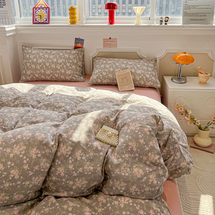 91家纺网 家纺一手货源 找家纺 亿梵家居 2025新款A类母婴级有氧全棉纯棉双层纱纯棉印花四件套-叠拍图苏漫花园