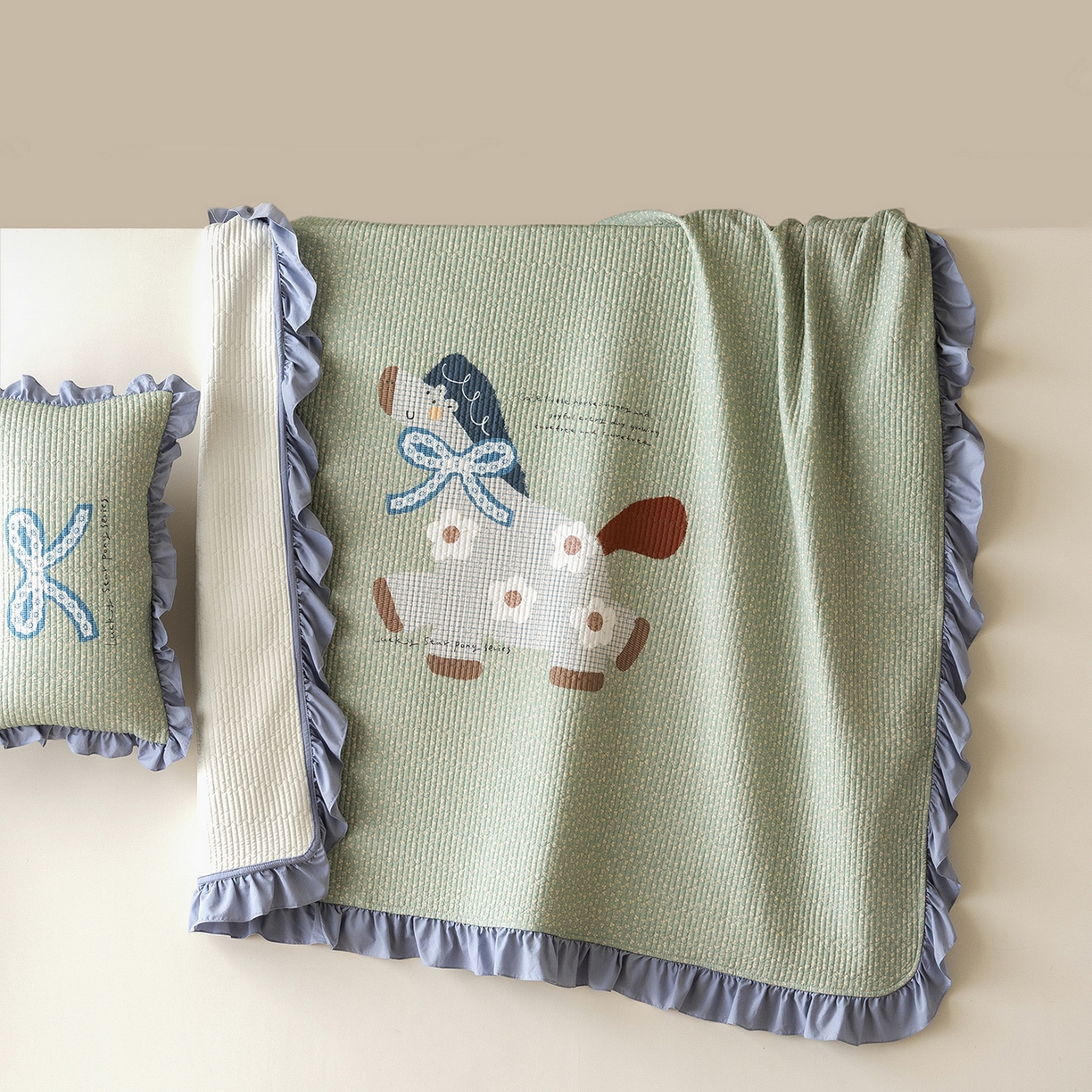 91家纺网 家纺一手货源 找家纺 立奥被业 2026新品古法水洗棉夏被仿棉大版床盖防棉大版夏被 快乐小马