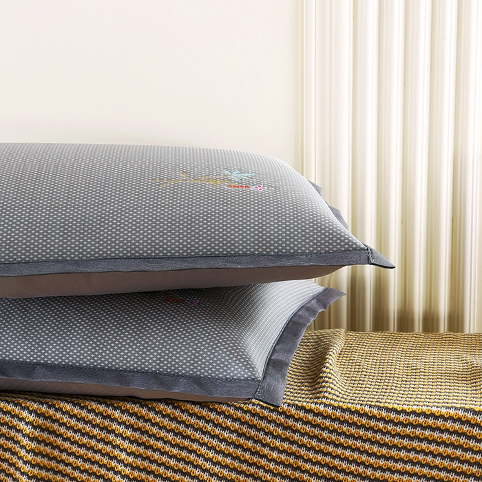 91家纺网 家纺一手货源 找家纺 小牛席业 2026新款冰藤枕套A夏凉枕套系列凉枕套夏天枕套冰丝枕套竹枕套藤枕套冰藤枕套 夏日满天星-绣花凉感枕套（灰色）