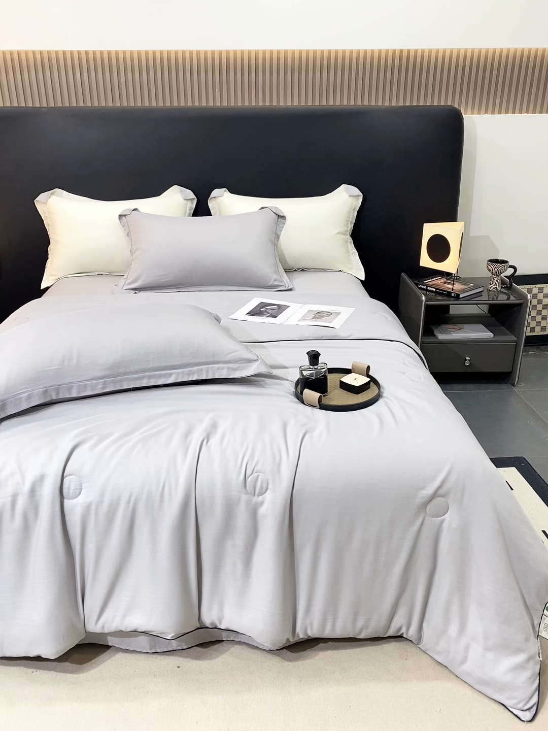 91家纺网 家纺一手货源 找家纺 绒棉世家 2026新款100%莱赛尔纯色天丝面料夏被四件套终版 绅士灰