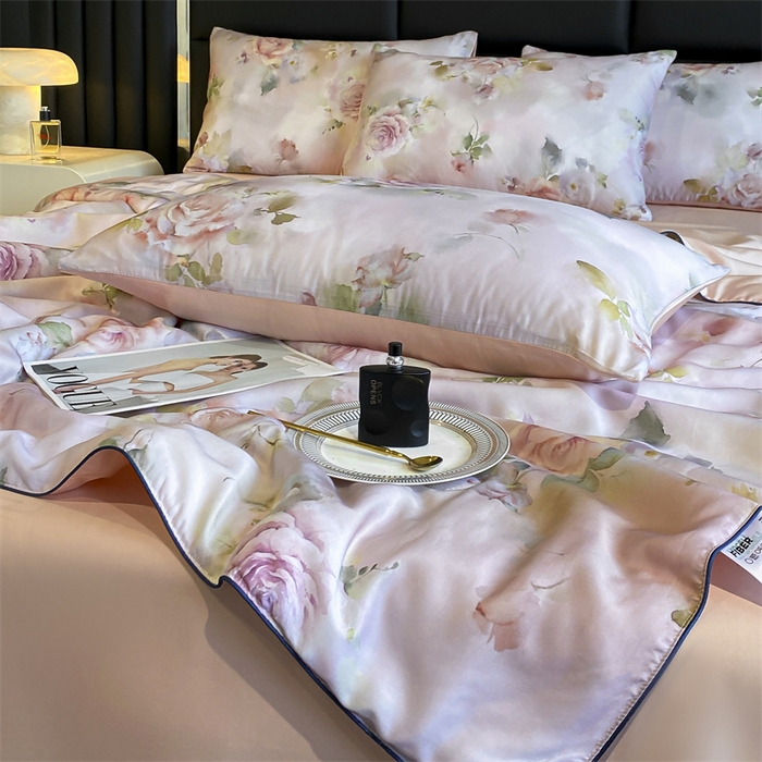 91家纺网 家纺一手货源 找家纺 绒棉世家 2026新款100%莱赛尔天丝面料数码印花天丝夏被四件套 陌上花开-粉