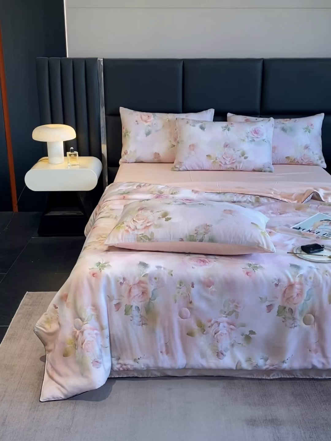 91家纺网 家纺一手货源 找家纺 绒棉世家 2026新款100%莱赛尔天丝面料数码印花天丝夏被四件套 陌上花开-粉