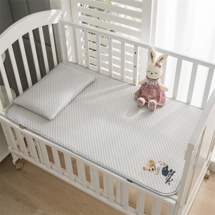 91家纺网 家纺一手货源 找家纺 宅部落 2026新款凉感豆豆儿童凉席席子 滑板熊-灰