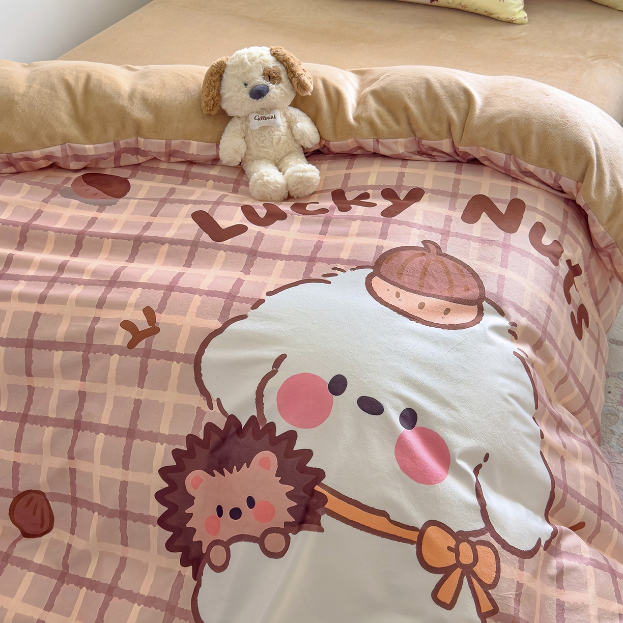 91家纺网 家纺一手货源 找家纺 沐珩家纺 2026新款牛奶绒水晶绒卡通大版四件套 小狗努比-咖