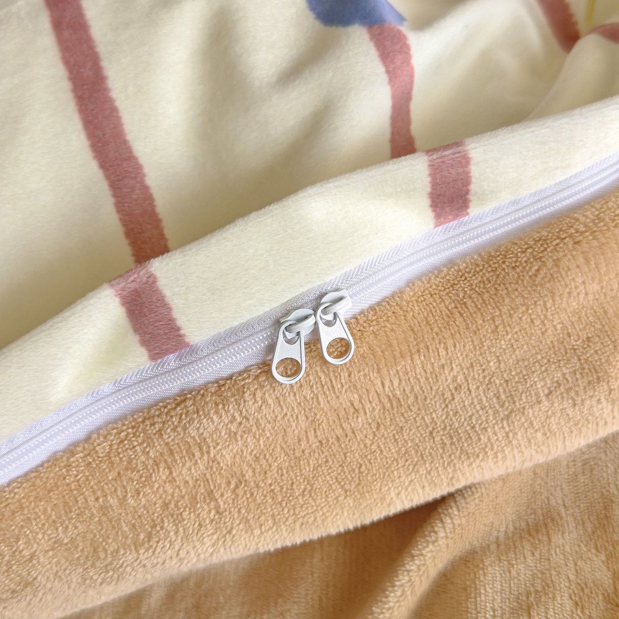 91家纺网 家纺一手货源 找家纺 沐珩家纺 2026新款牛奶绒水晶绒卡通大版四件套 小狗努比-黄