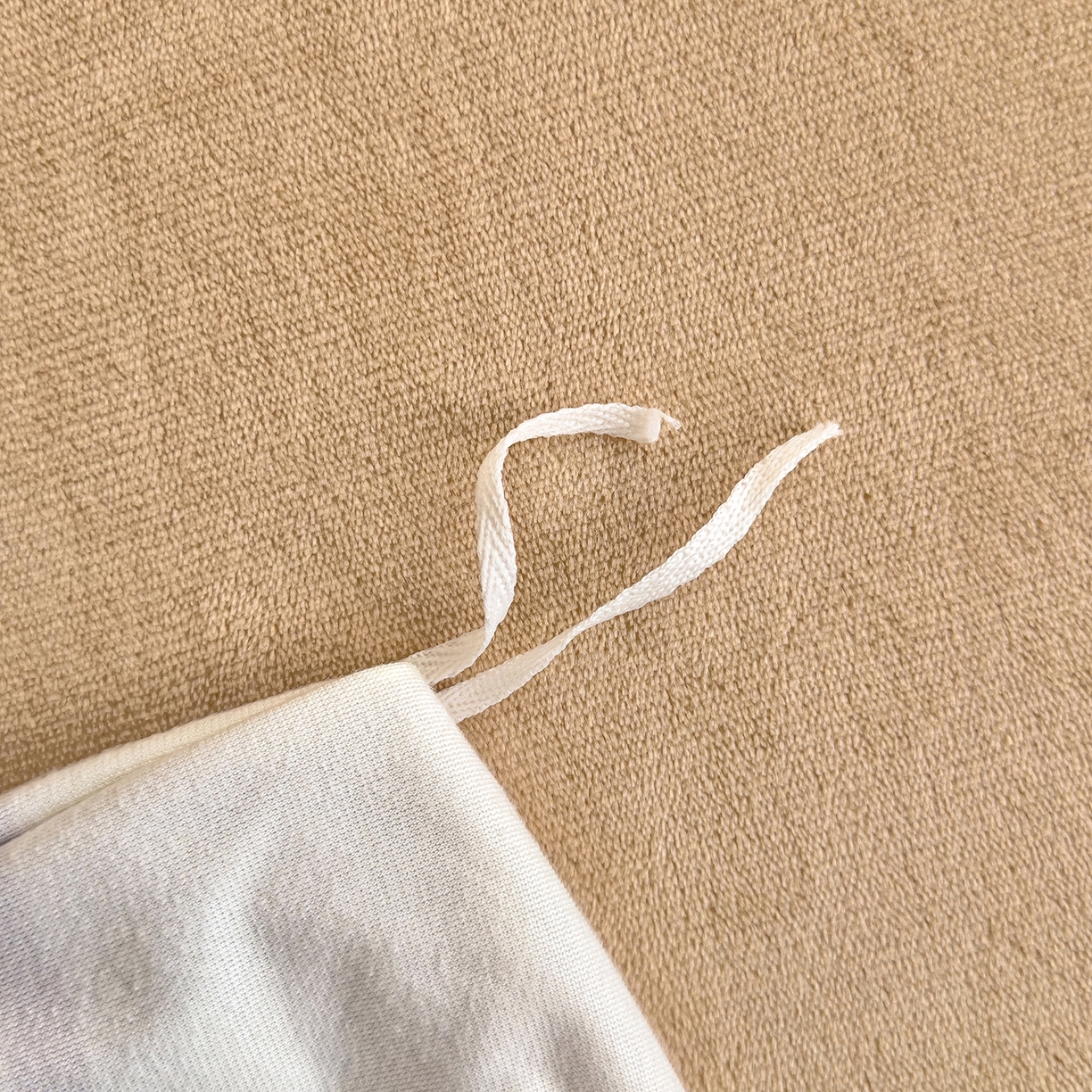 91家纺网 家纺一手货源 找家纺 沐珩家纺 2026新款牛奶绒水晶绒卡通大版四件套 小狗努比-黄