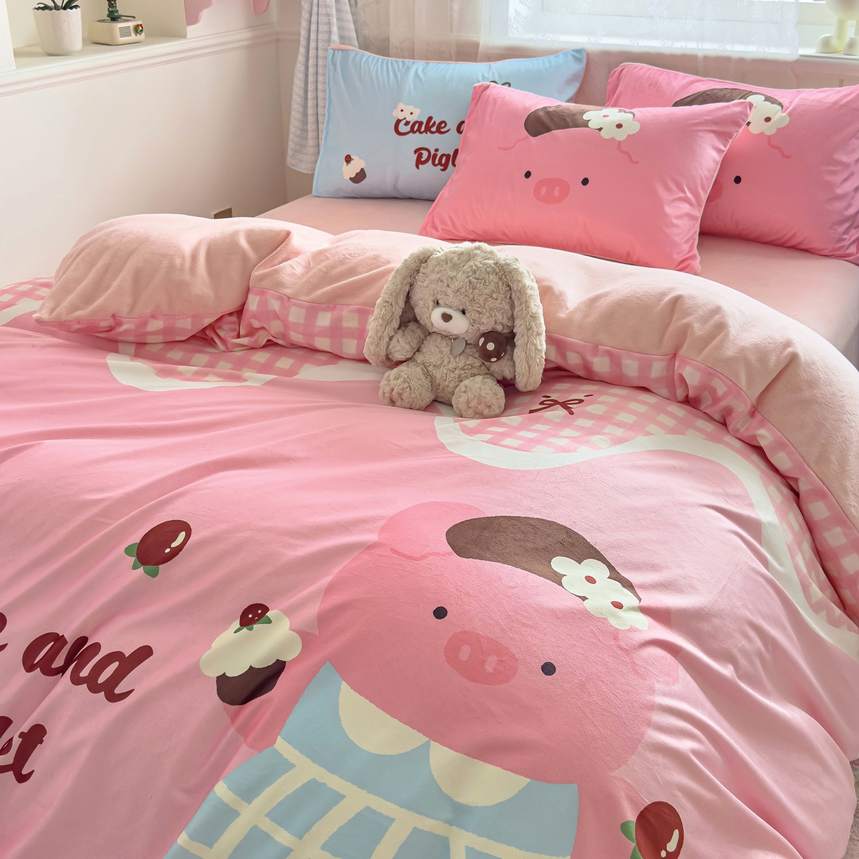 91家纺网 家纺一手货源 找家纺 沐珩家纺 2026新款牛奶绒水晶绒卡通大版四件套 奶油嘟嘟