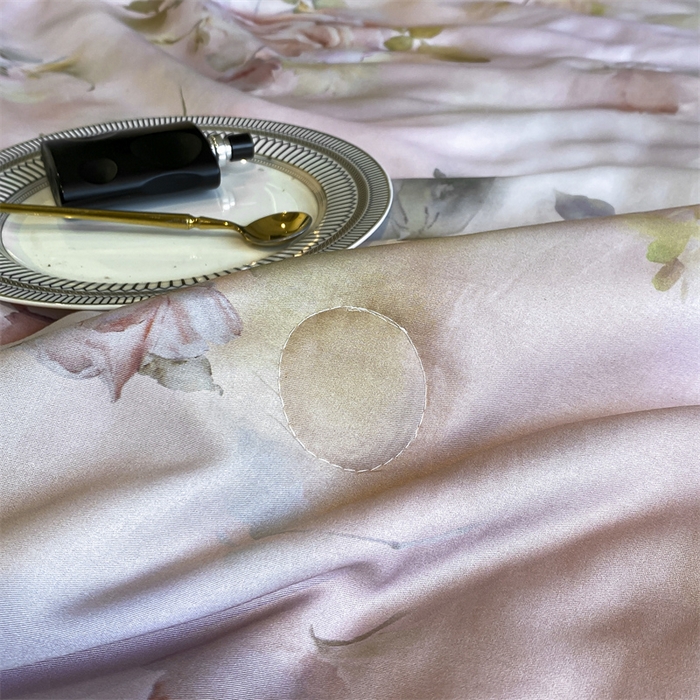 91家纺网 家纺一手货源 找家纺 绒棉世家 2026新款100%莱赛尔天丝面料数码印花天丝夏被四件套 陌上花开-粉