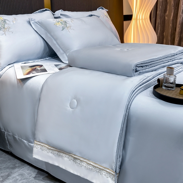 91家纺网 家纺一手货源 找家纺 优贝家纺 2026新款独家专版天丝面料刺绣款繁花夏被四件套 天空蓝