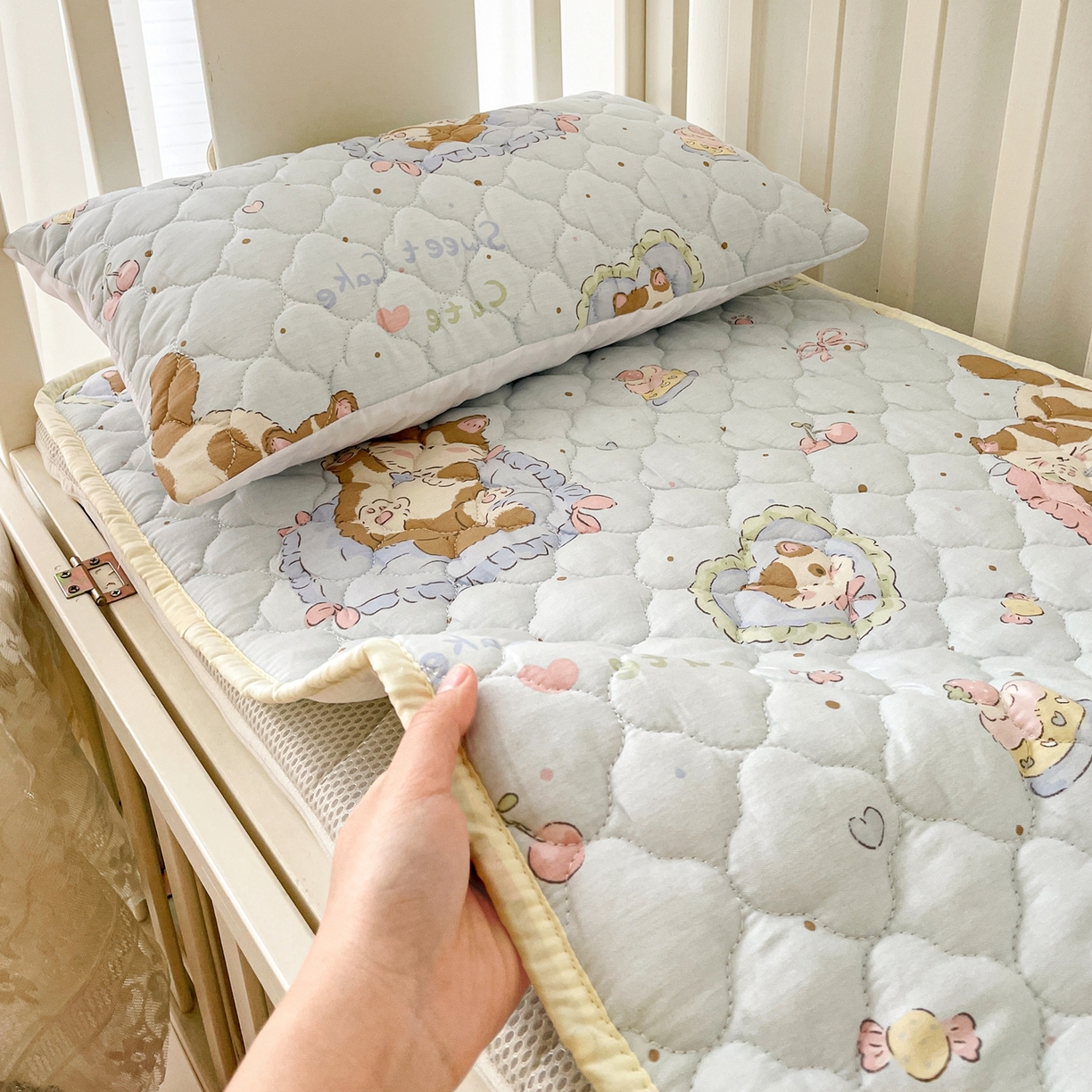 91家纺网 家纺一手货源 找家纺 小桃姐家纺 2026新款全棉纯棉天然棉花床褥防滑床护垫垫子幼儿园床垫儿童床垫 蛋糕小猫