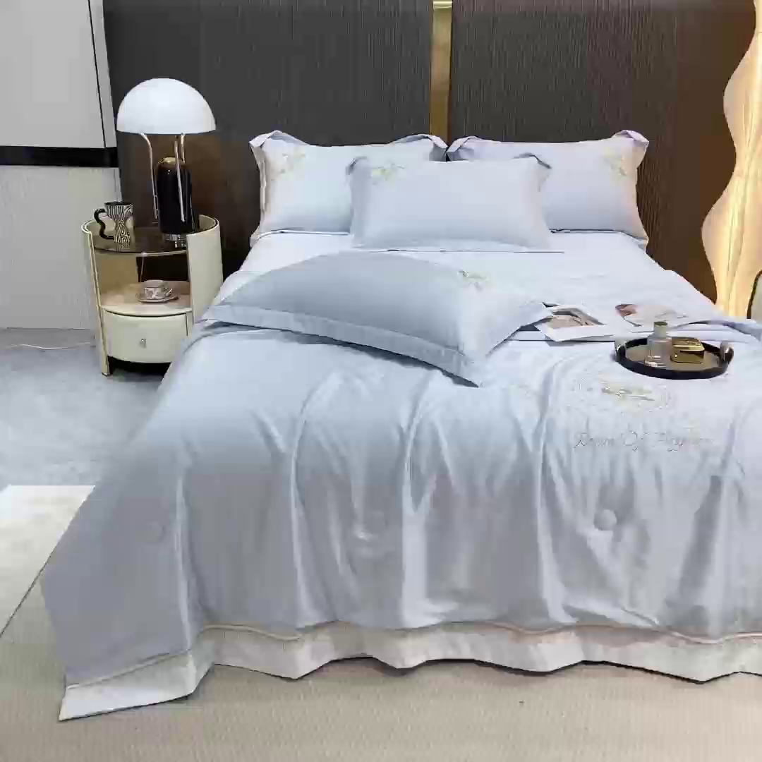 91家纺网 家纺一手货源 找家纺 优贝家纺 2026新款独家专版天丝面料刺绣款繁花夏被四件套 天空蓝