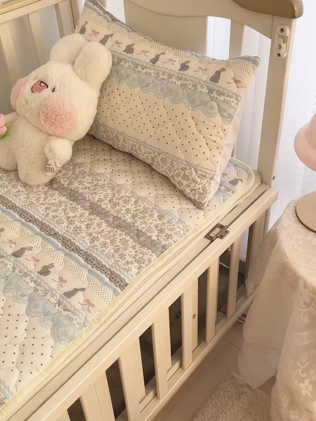 91家纺网 家纺一手货源 找家纺 小桃姐家纺 2026新款全棉纯棉天然棉花床褥防滑床护垫垫子幼儿园床垫儿童床垫 花边兔