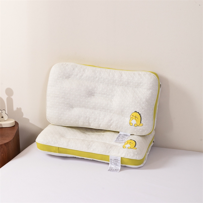 91家纺网 家纺一手货源 找家纺 （总）红柳枕芯 2026新款舒睡针织羽丝绒安睡儿童枕小恐龙枕头枕芯