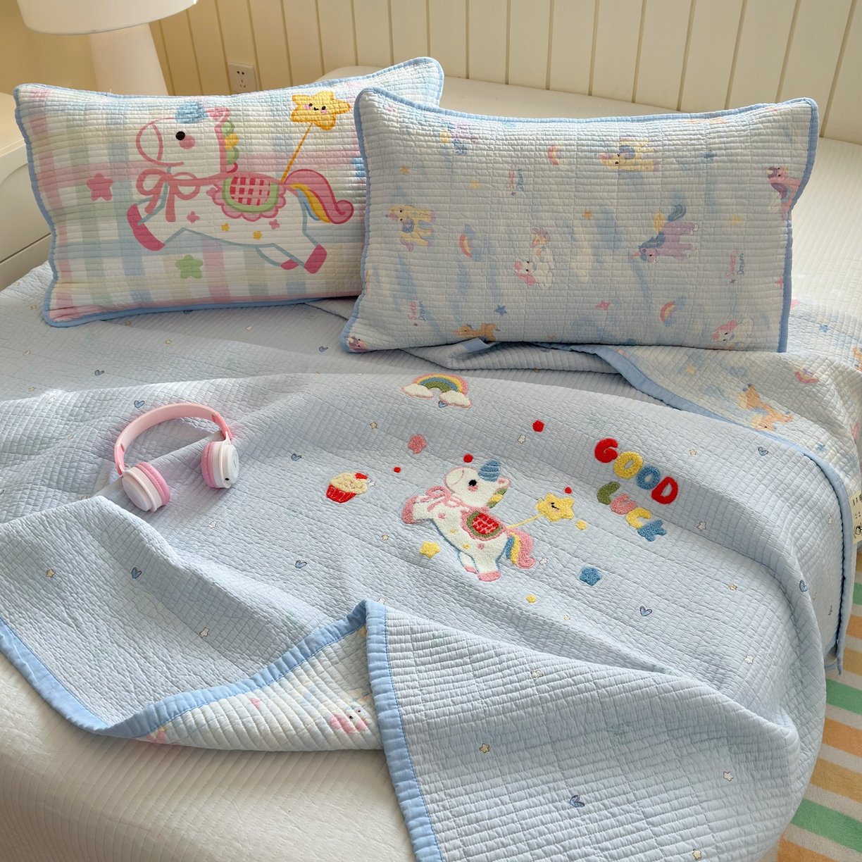 91家纺网 家纺一手货源 找家纺 女子家纺 2026新款双面纯棉水洗两用毛巾绣床盖四件套-第一波 床盖款-马上有钱蓝