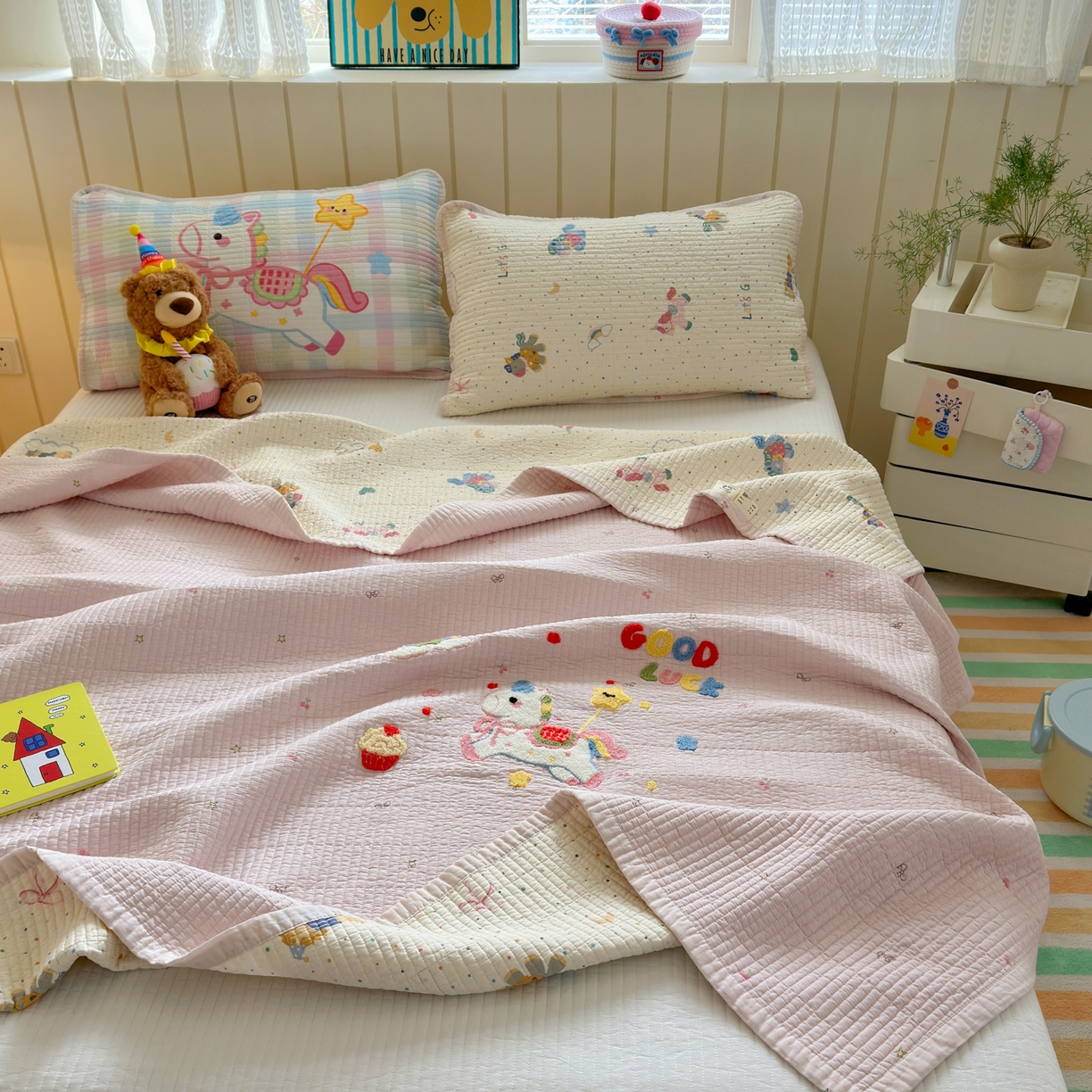 91家纺网 家纺一手货源 找家纺 女子家纺 2026新款双面纯棉水洗两用毛巾绣床盖四件套-第一波 床盖款-马上有钱粉