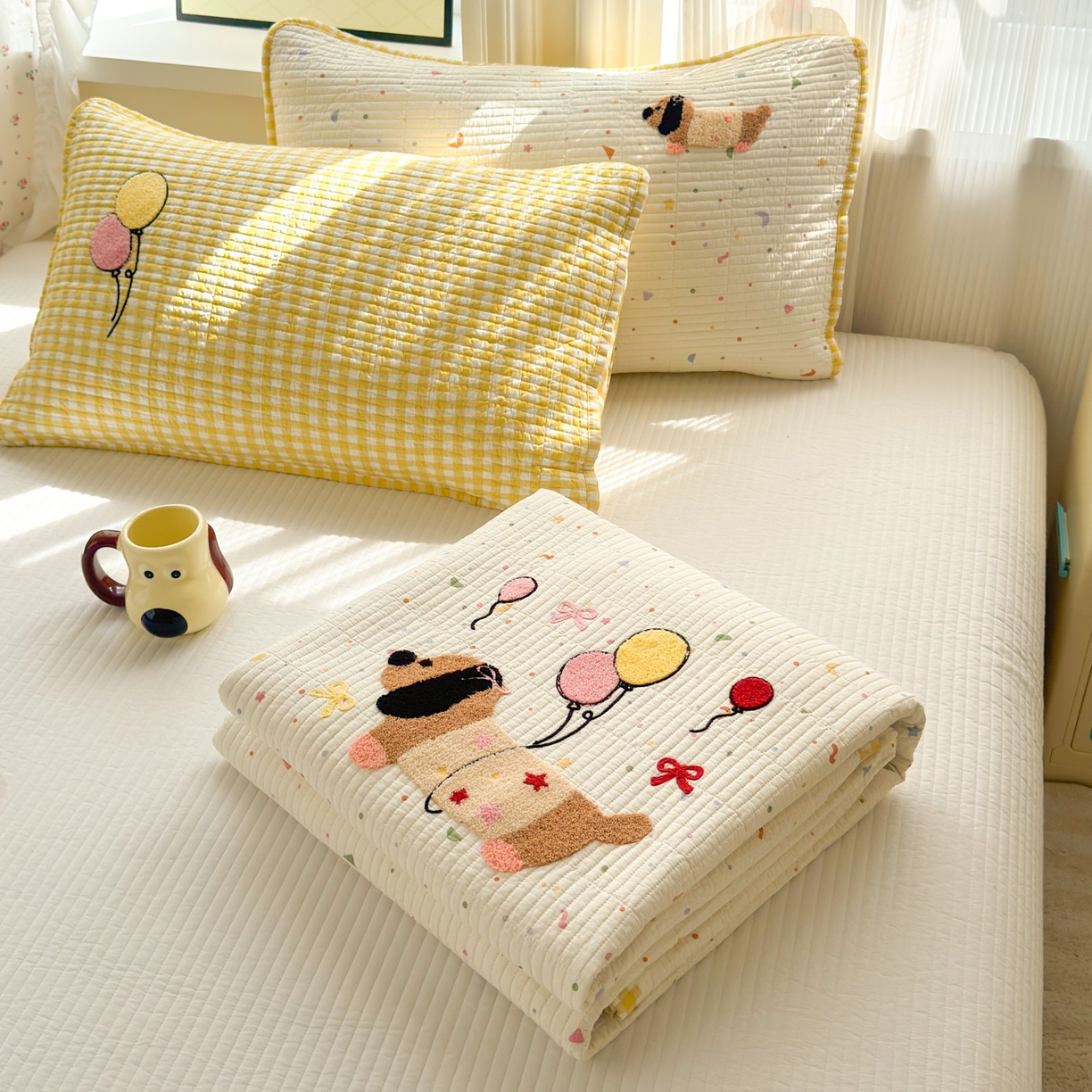 91家纺网 家纺一手货源 找家纺 女子家纺 2026新款双面纯棉水洗两用毛巾绣床盖四件套-第一波 床盖款-气球狗