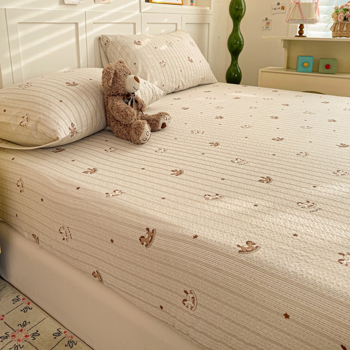 91家纺网 家纺一手货源 找家纺 小桃姐家纺 2025新款超柔印花云感泡芙双层纱床笠单件床笠二三件套 快乐小马