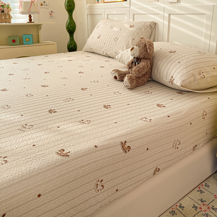 91家纺网 家纺一手货源 找家纺 小桃姐家纺 2025新款超柔印花云感泡芙双层纱床笠单件床笠二三件套 快乐小马