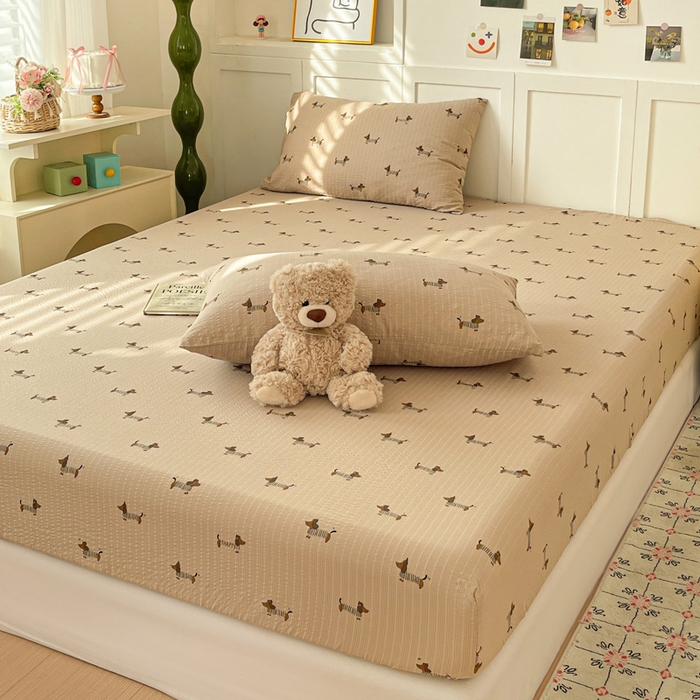 91家纺网 家纺一手货源 找家纺 小桃姐家纺 2025新款超柔印花云感泡芙双层纱床笠单件床笠二三件套 腊肠狗