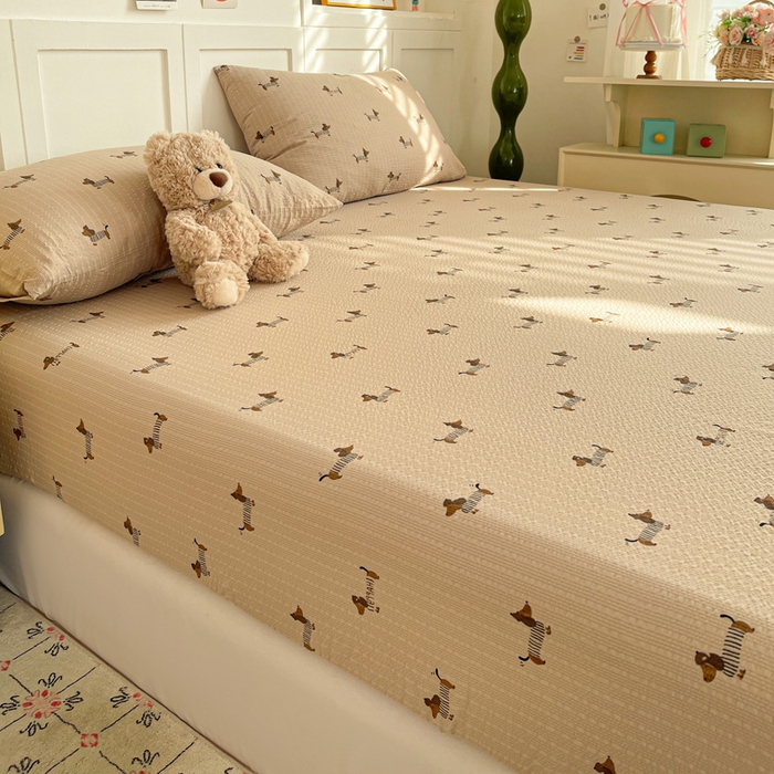 91家纺网 家纺一手货源 找家纺 小桃姐家纺 2025新款超柔印花云感泡芙双层纱床笠单件床笠二三件套 腊肠狗