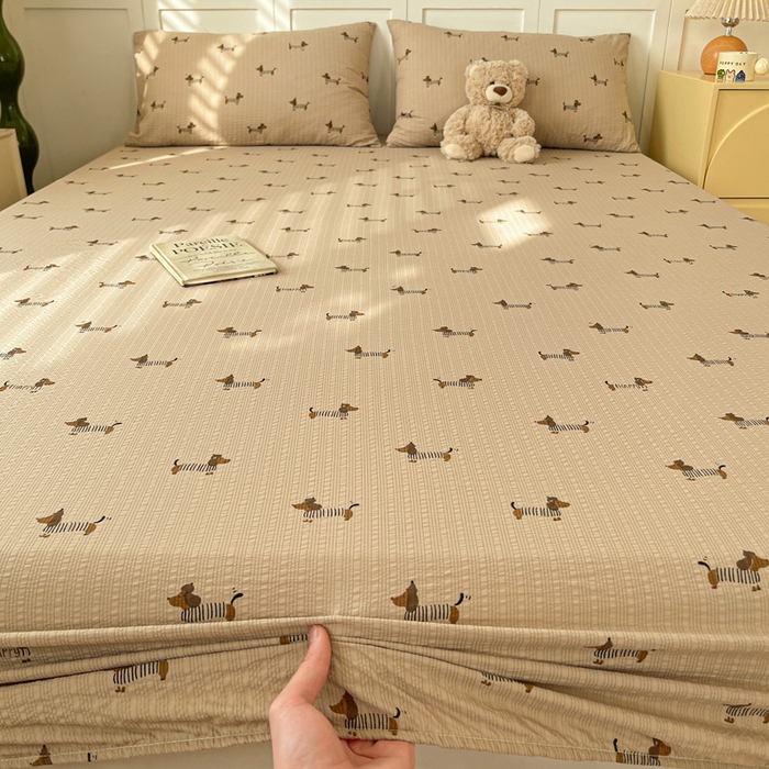 91家纺网 家纺一手货源 找家纺 小桃姐家纺 2025新款超柔印花云感泡芙双层纱床笠单件床笠二三件套 腊肠狗