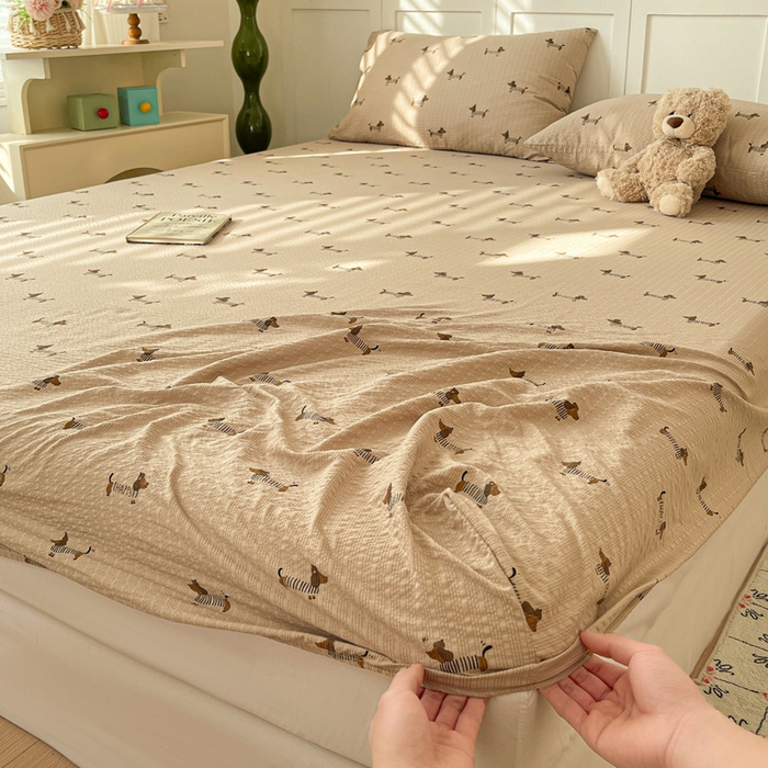 91家纺网 家纺一手货源 找家纺 小桃姐家纺 2025新款超柔印花云感泡芙双层纱床笠单件床笠二三件套 腊肠狗