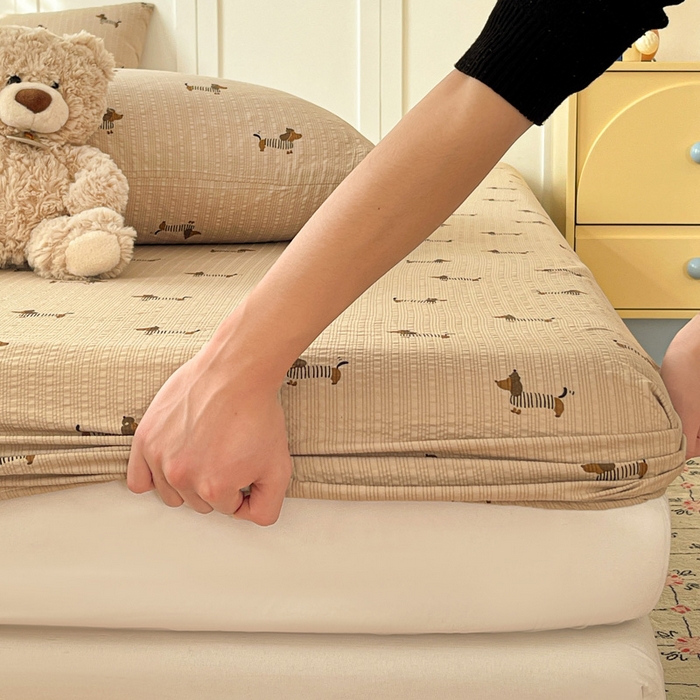 91家纺网 家纺一手货源 找家纺 小桃姐家纺 2025新款超柔印花云感泡芙双层纱床笠单件床笠二三件套 腊肠狗