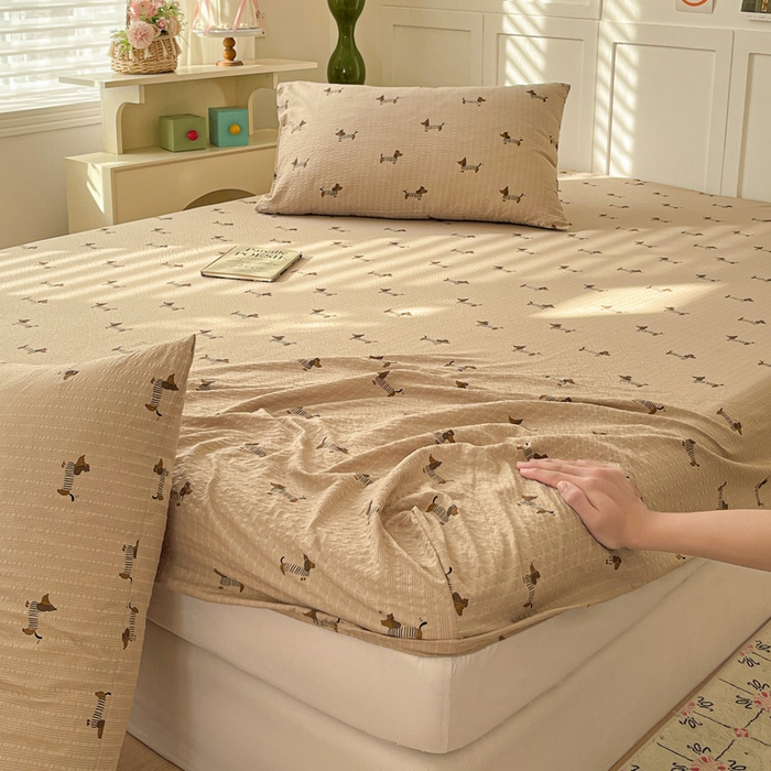 91家纺网 家纺一手货源 找家纺 小桃姐家纺 2025新款超柔印花云感泡芙双层纱床笠单件床笠二三件套 腊肠狗