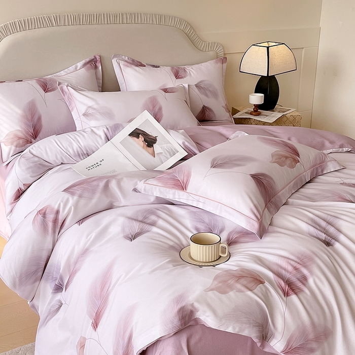 91家纺网 家纺一手货源 找家纺 梧桐树 2026新款高支密全棉纯棉印花四件套 A602风之羽紫